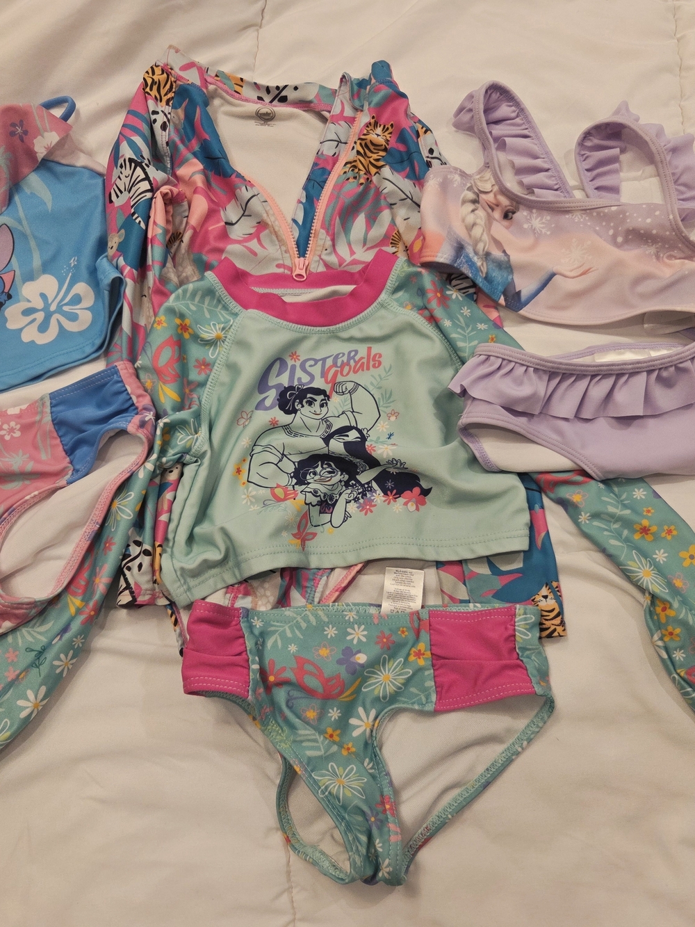Cute Girls Swimsuits